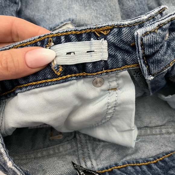 Forever 21 Kids Distressed Jean Sorts, Girls Size 7/8 - Picture 6 of 7